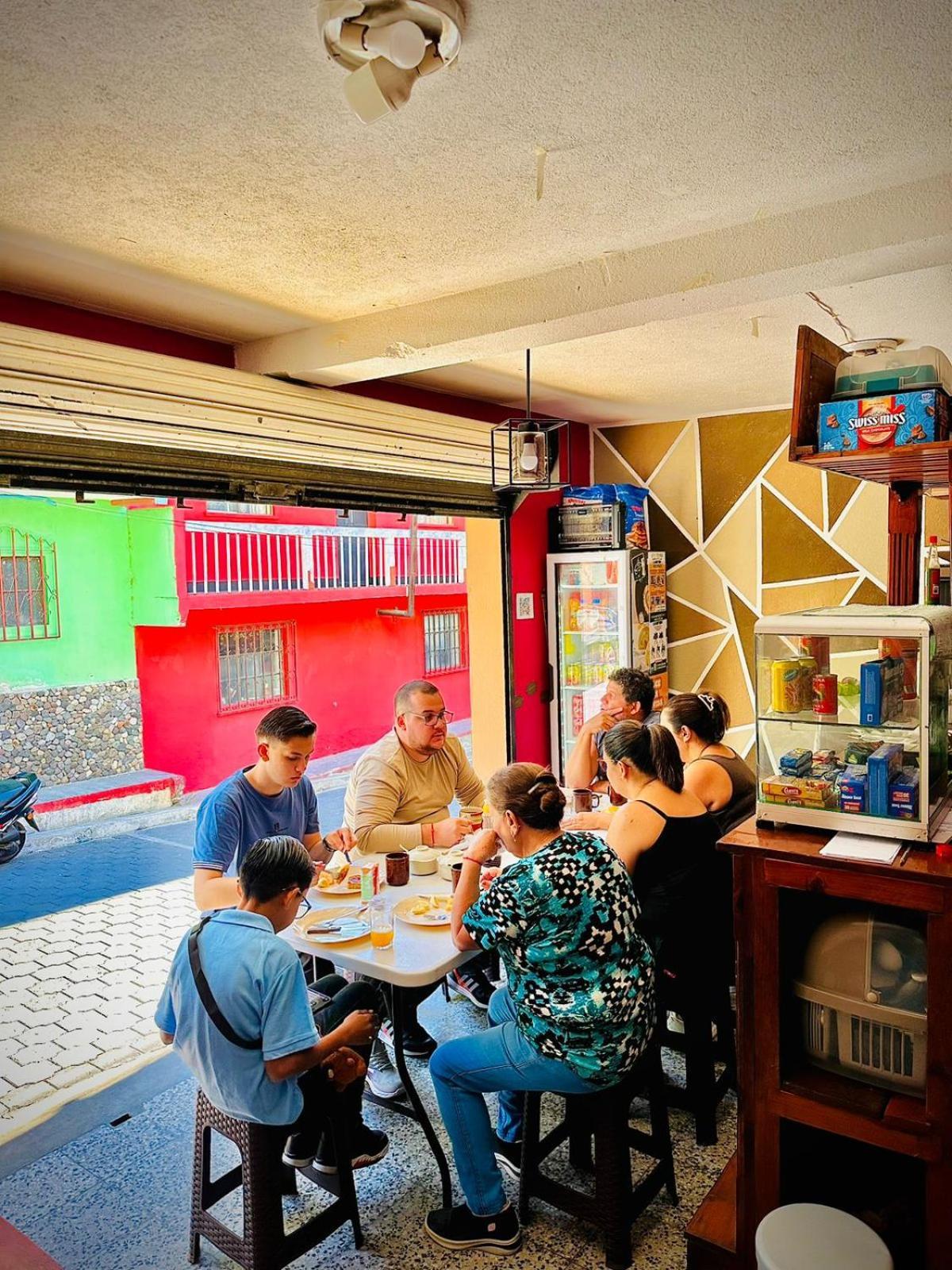 Hostal Sweet Dreams Panajachel Exterior photo